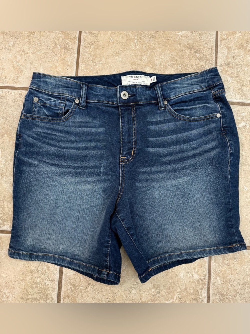 Torrid Stretch Light Wash Bermuda Denim Shorts Size 14